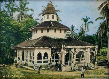 Pembersihan Masjid Jenderam (1958, diwarnakan semula)